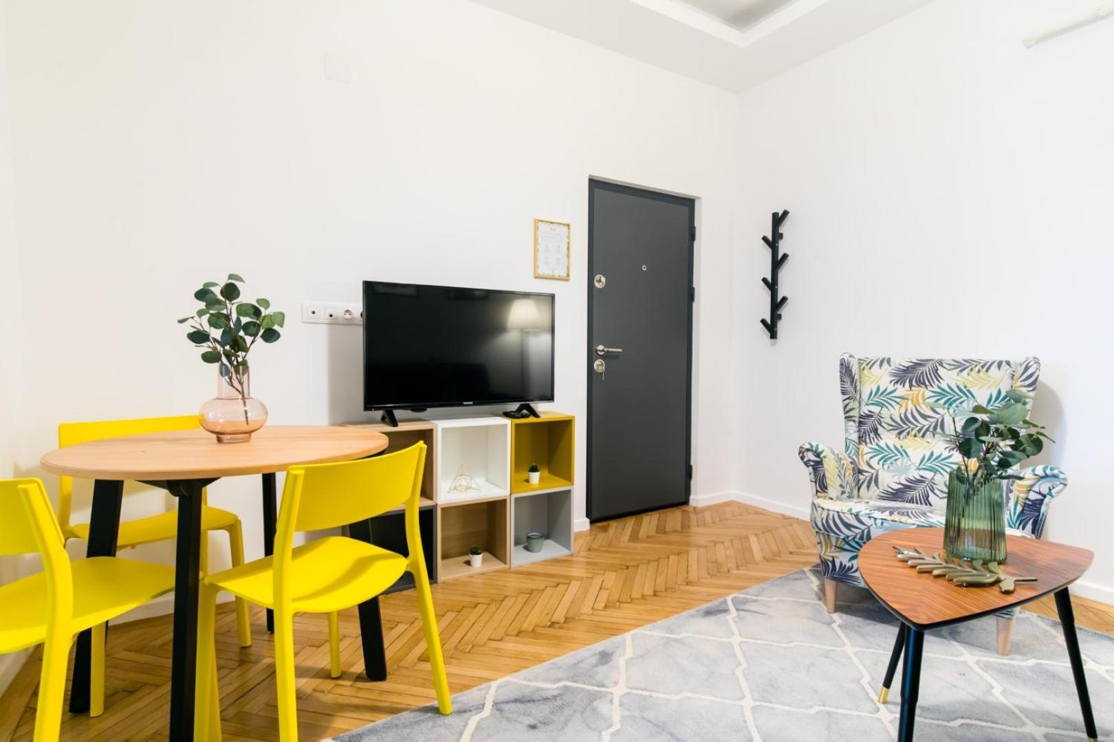 Heart Of The City - Cozy Apartments In Prime Location Bukarest Eksteriør billede