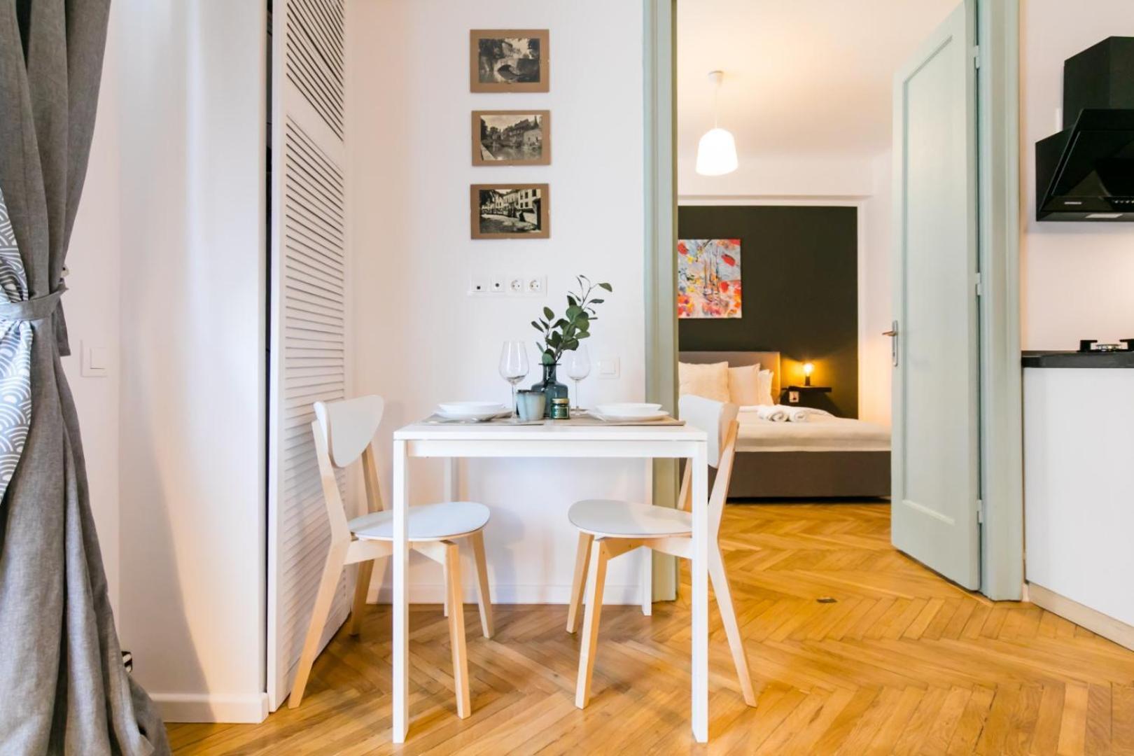Heart Of The City - Cozy Apartments In Prime Location Bukarest Værelse billede