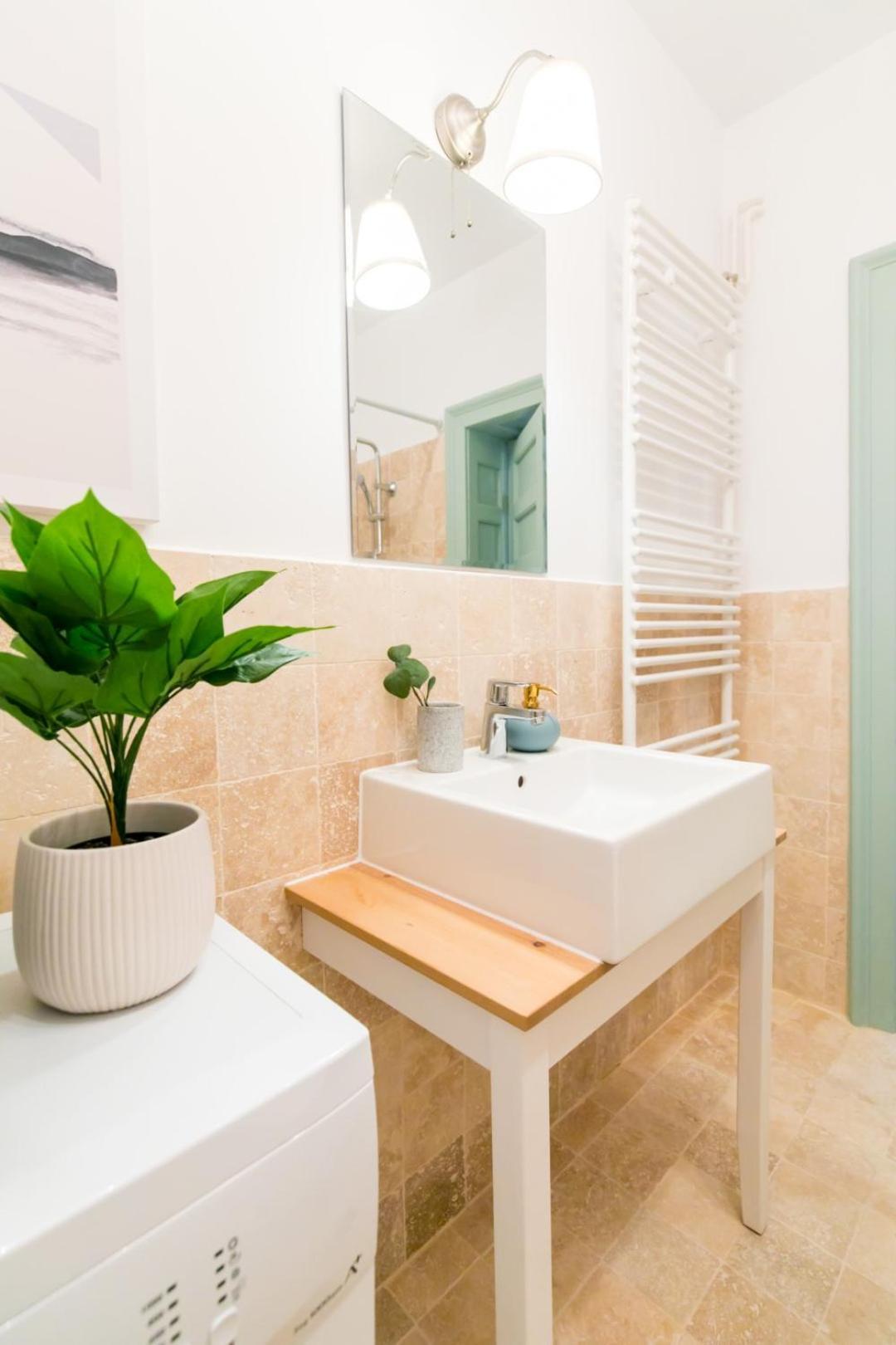 Heart Of The City - Cozy Apartments In Prime Location Bukarest Værelse billede