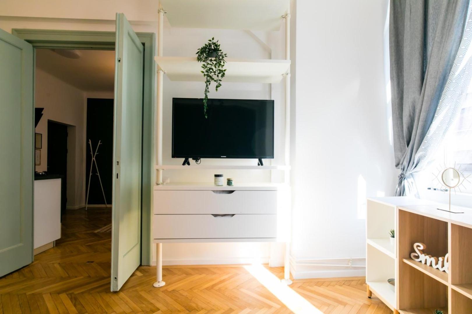 Heart Of The City - Cozy Apartments In Prime Location Bukarest Værelse billede